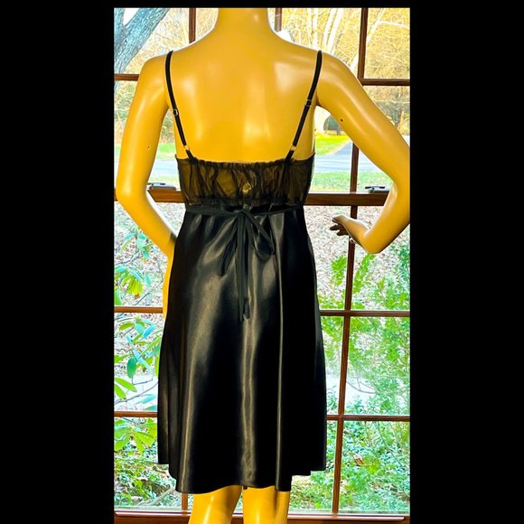 ▪️VERA WANG▪️Black & Nude Ruffle Trim Mesh & Satin Slip Chemise Lingerie - Picture 2 of 6